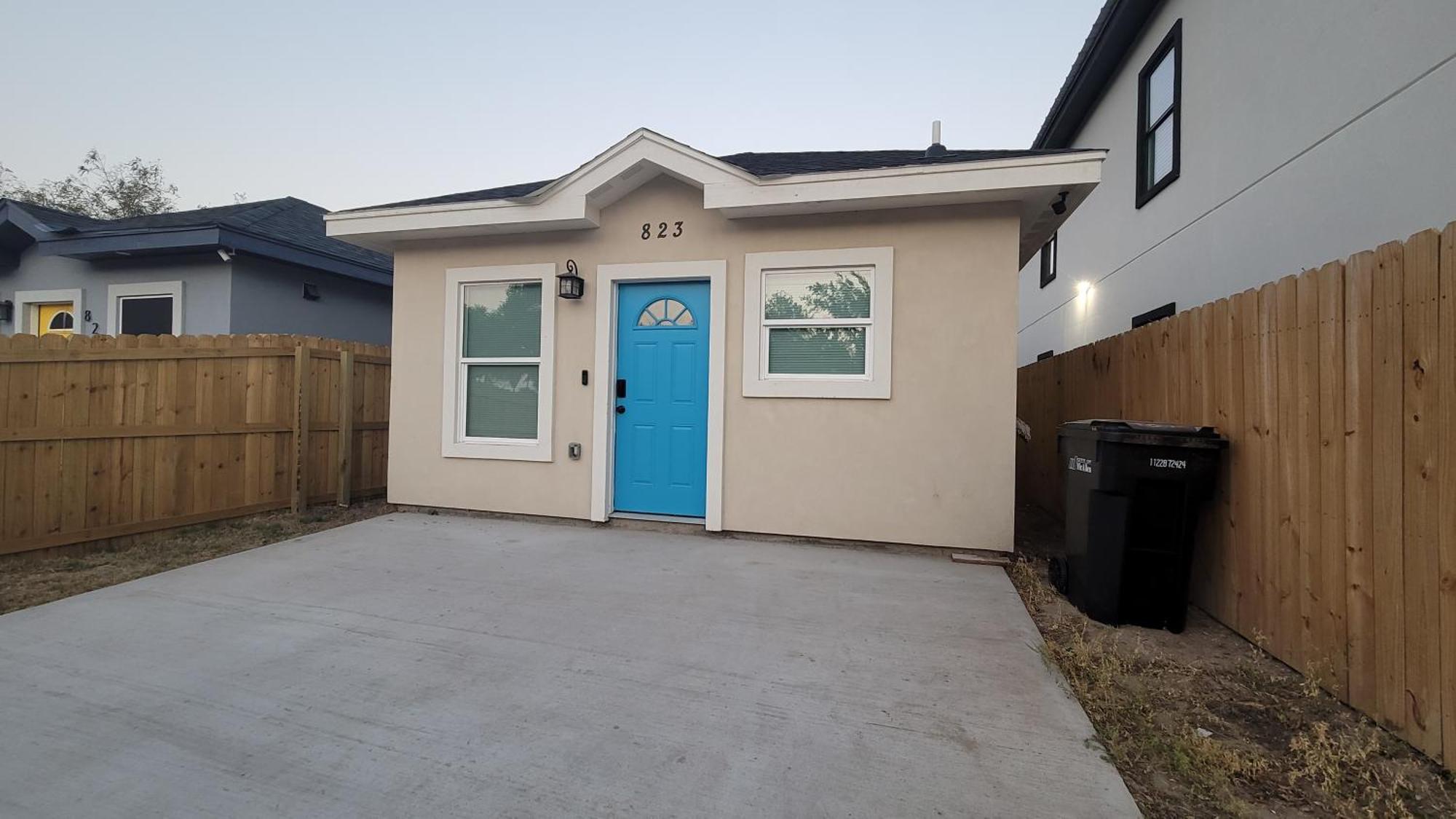 The House With The Blue Door. McAllen Exterior foto